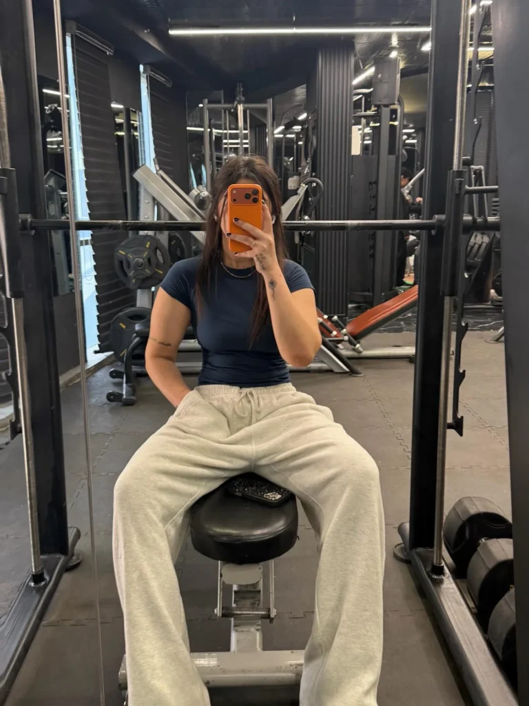 Fitted Navy T-Shirt with Wide-Leg Gray Sweatpants 