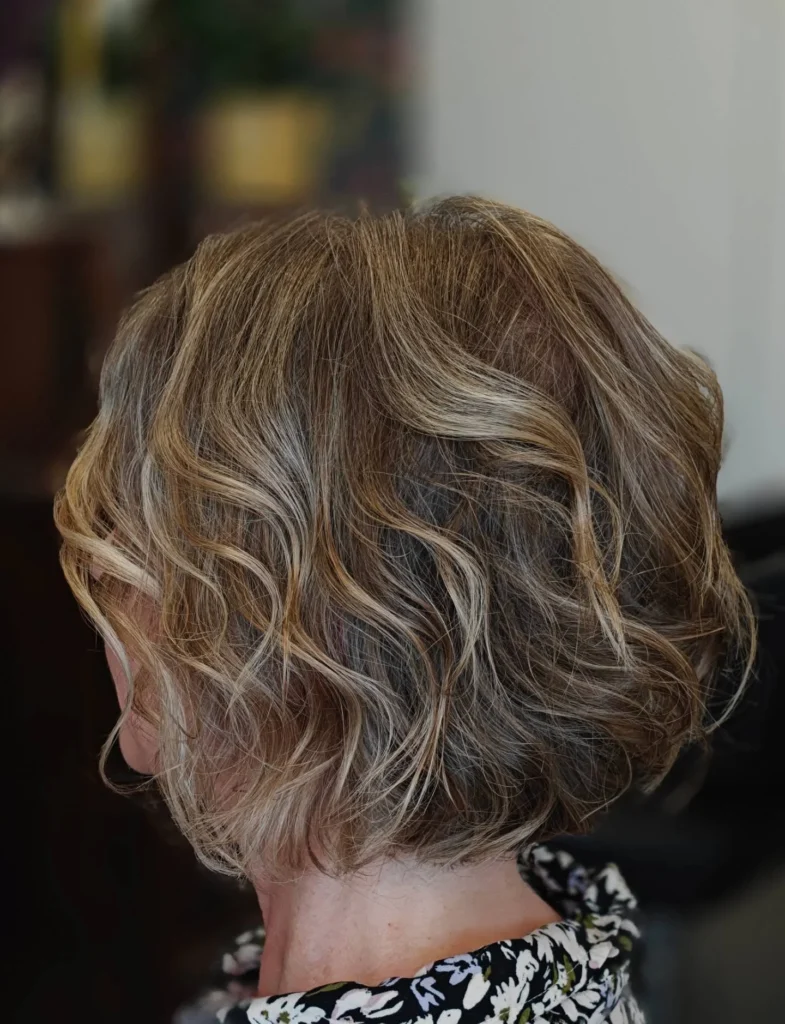 Soft Wavy Bob with Warm Blonde Highlights 