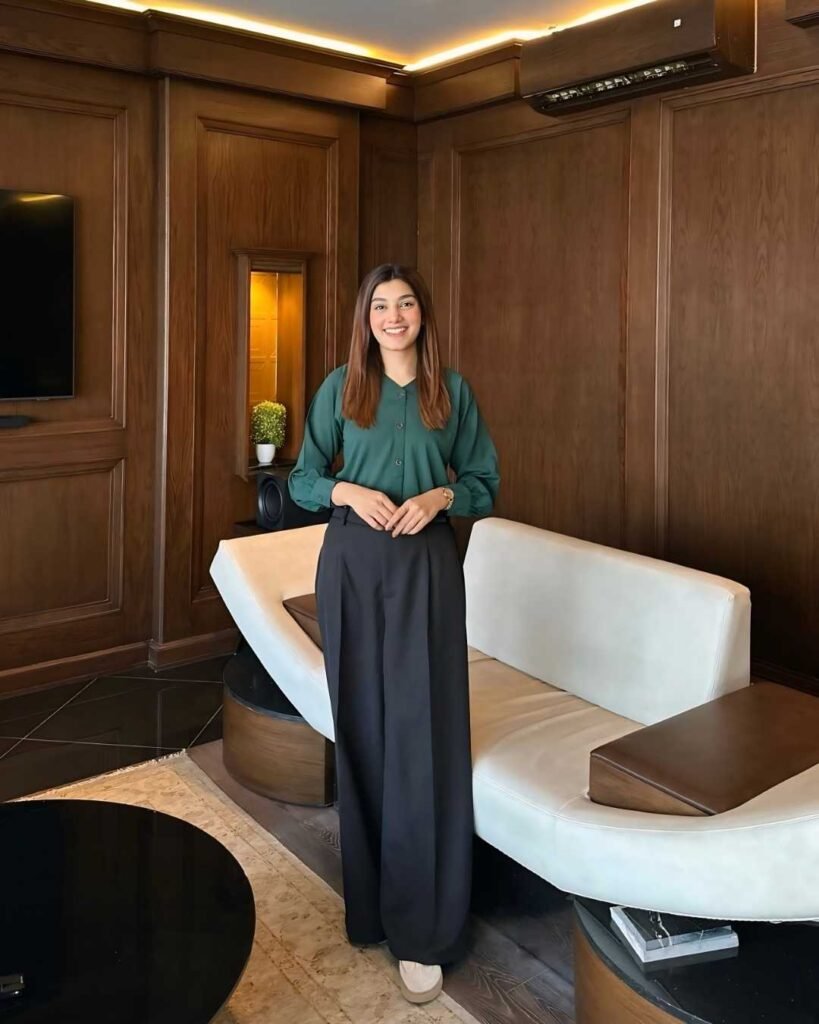 Green Blouse With Wide-Leg Trousers