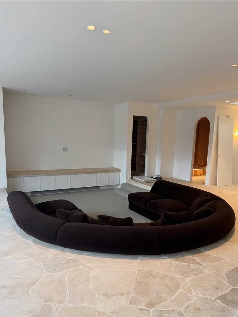 Sunken Living Room With Curved Sofa Design 